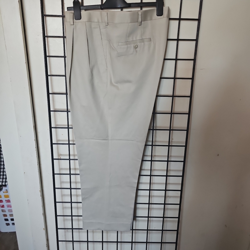 Dockers Men's Pleated Dress Pants - Light Tan